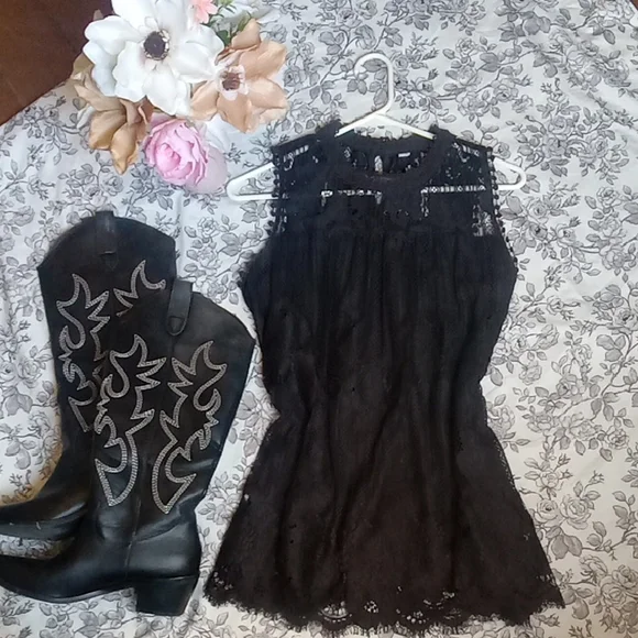 Pretty Black Lace Top - Picture 1 of 16